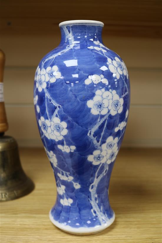 A pair of Chinese blue and white vases and covers, late 19th century height 31cm
